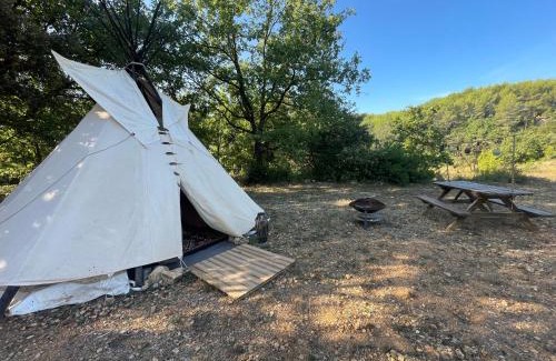 Trans-en-Provence Otro | Le tipi Naskapi