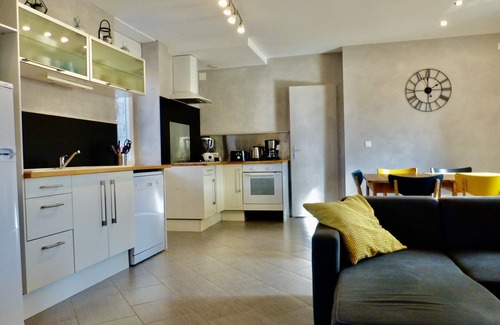 Vallon-Pont-d'Arc Cabaña | Le torrent, gîte 100 m2, centro del pueblo, en casa reformada con 4 casas rurales