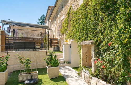 Saint-Genis-de-Saintonge Apartamento | Le Vésuve – Love Room romántica con jacuzzi, cama redonda king-size cerca de las Antillas de Jonzac