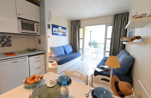 Cap Esterel Apartamento | Le Village (C4221) by Interhome