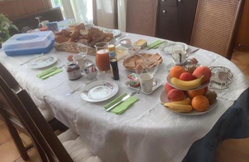 Saint-Bonnet-Troncais Cama Y Desayuno | Le Voyageur
