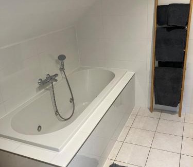 Walk Apartamento | Le Walk'Cottage, 1 bedroom cottage with hot tub