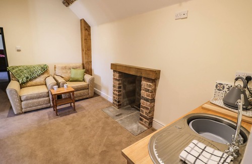 Clows Top Cabaña | LEA FARM HOUSE, family friendly, with hot tub in Cleobury Mortimer