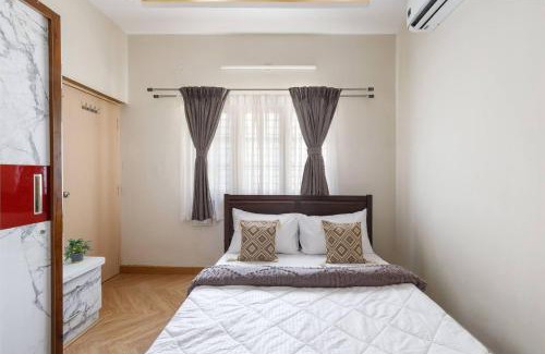 D Souza Layout Apartamento | Leaf Luxe at Lavelle Road AC 3BHK in CBD Bangalore