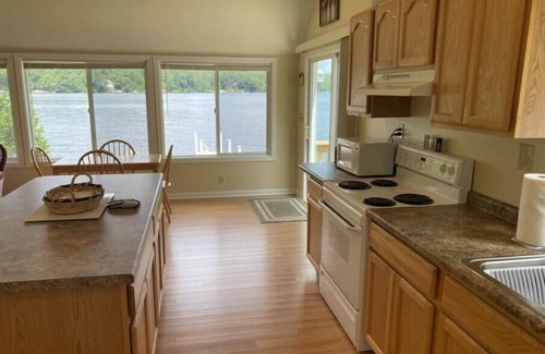 Antrim Cabaña | Leaf Peeper Special! Waterfront!