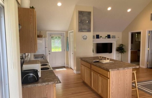 Antrim Cabaña | Leaf Peeper Special! Waterfront!