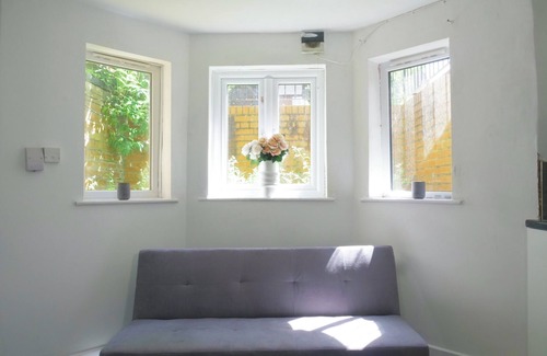 Leamington Spa Apartamento | Leamington Spa Gem Cozy Studio Awaits You