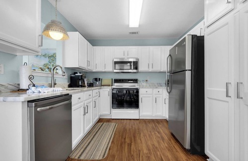 Lafitte Cove Casa | Leaning Palms🌴3BR Canal-Front Home | 350 Yards to Beach | Private Boat Slip