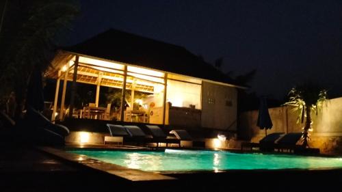 Mushroom Bay Cabina | Lebaoh Nusa Cottage