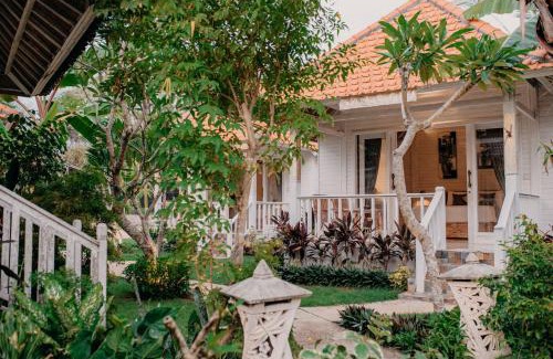 Mushroom Bay Cabina | Lebaoh Nusa Cottage