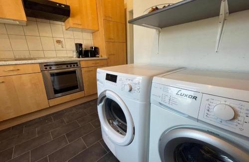 Goethestraße Apartamento | Lebendige Stadtwohnung in Stadtnähe