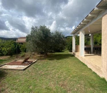 Chia Cama Y Desayuno | LeCalleBed-Breakfast