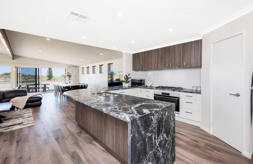 Ledge Point Casa | Ledge Views - Luxurious Coastal Home