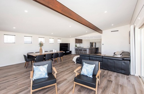Ledge Point Casa | Ledge Views - Luxurious Coastal Home