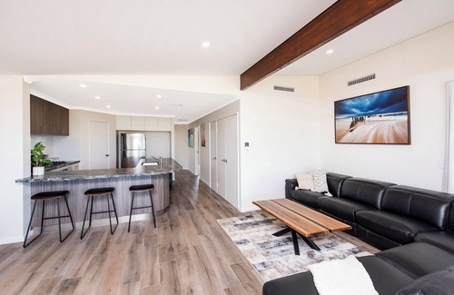 Ledge Point Casa | Ledge Views - Luxurious Coastal Home