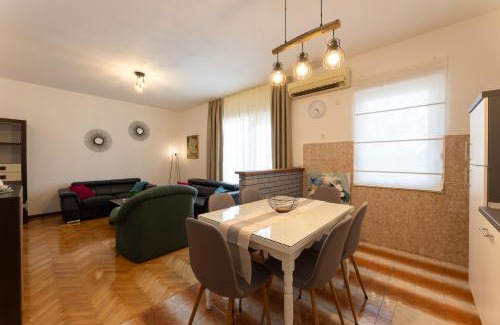 Kastel Novi Apartamento | LeDi