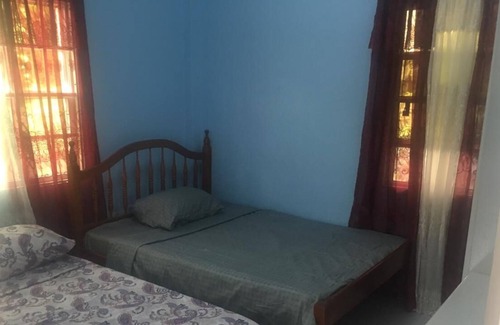 Calvigny Apartamento | Apartamentos de un dormitorio de Ledlow con aire acondicionado, cama, agua fría y caliente con lavadora
