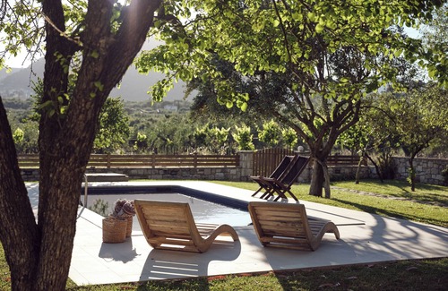 Laganas Cabaña | Villa de piedra de dos dormitorios de Leeda con piscina privada