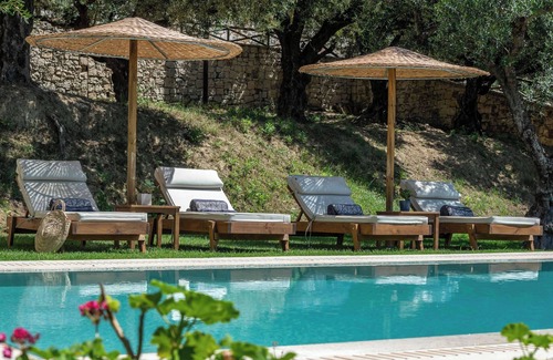 Porto Koukla Villa | Villa de piedra de tres dormitorios con piscina privada a 300 metros de la playa