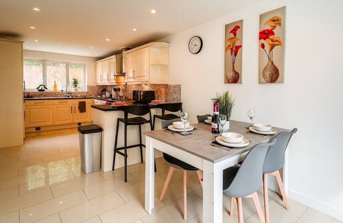 Middleton Apartamento | Leeds 4 Bed Home With Parking