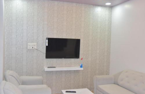 Indore Apartamento | Leela Homestay Indore - Jasmine - One BHK luxury apartment