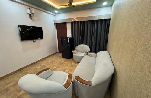 Indore Apartamento | Leela Homestay Indore - Orchid - One Bedroom with Hall and balcony