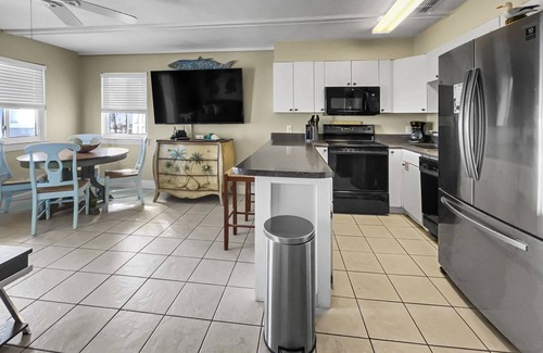 SeaNest Village Condominio | "Leeward II-3" | Beachfront Condo | Large first level deck with steps down to sand