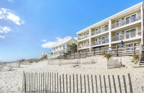 SeaNest Village Condominio | "Leeward II-3" | Beachfront Condo | Large first level deck with steps down to sand