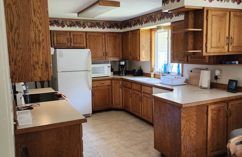 Midland Casa | Legacy Home- Spacious 4 bedroom family friendly home.
