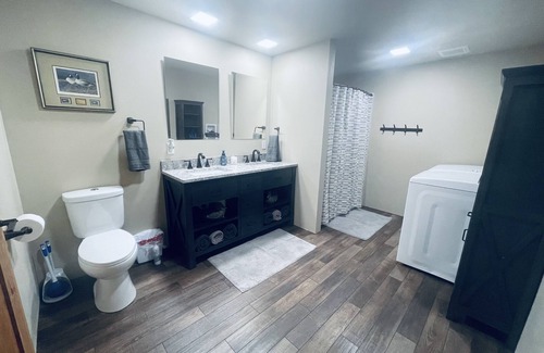 Bridgeport Cabina | Legacy Lodge, Beautiful views, local lakes for swimming/fishing.