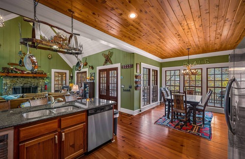 Mentone Casa | Legacy on the Lake w/hot tub, fire pit, 180 views