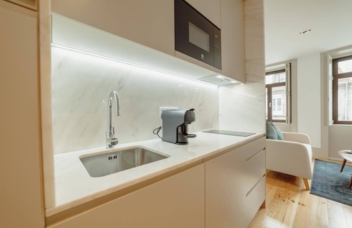 Lapa Apartamento | Legacy Oporto Design Apartment F by Vacationy