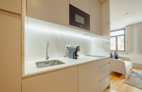 Lapa Apartamento | Legacy Oporto Design Apartment H by Vacationy