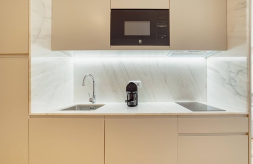 Lapa Apartamento | Legacy Oporto Design Apartment H by Vacationy