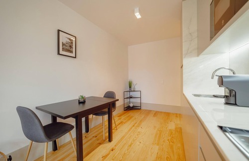 Lapa Apartamento | Legacy Oporto Design Apartment H by Vacationy