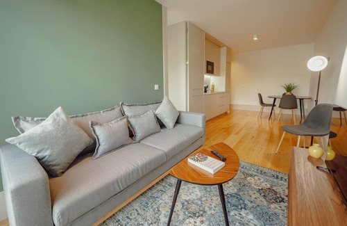 Lapa Apartamento | Legacy Oporto Premium Apartment C by Vacationy