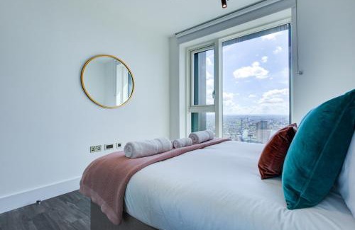 East Acton Apartamento | Legacy Punks by Artsy