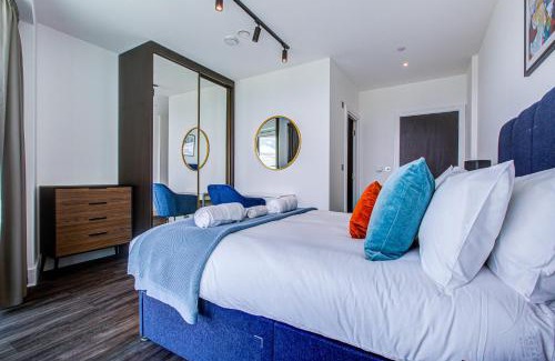 East Acton Apartamento | Legacy Punks by Artsy