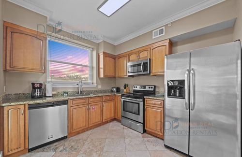 Gulfport Condominio | Legacy Tower One 1005 Overlooks the beautiful Gulf from the 4th floor!