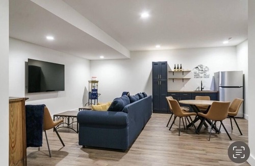 Northeast South Bend Casa | Legacy-Walk to Notre Dame. New 6 bedroom 5.5 bathrooms, sleeps up to14.