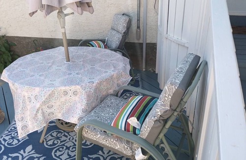 Red Deer Casa | Legal 1 bedroom suite in quiet / mature area,close shopping plaza and traffic.