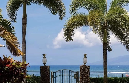 Historic Lahaina Front Street Condominio | Legal STR Hotel Zoned Lahaina Shores Serene Oceanfront Escape with Mountain View