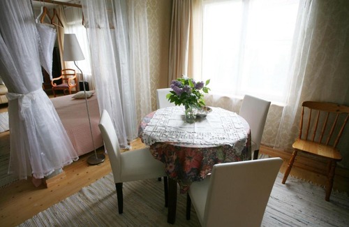 Haapsalu Apartamento | Legendide Maja Valge Daami apartment Väikse viigi ääres