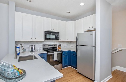 Red Hill Condominio | Legends Golf Resort Condo, 4 Beds, 2 Bath Pool access near Coastal Carolina Univ