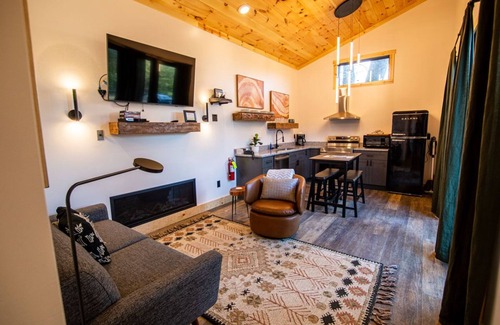 Logan Cabina | Legends Lane D - Hosted by The Chalets
