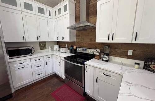Duncanville Casa | Legends Lodge: A woodland retreat near University of Alabama!