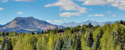 Elkhorn Village Apartamento | Legends - Simply Perfect Elkhorn Retreat