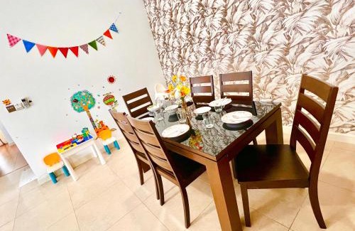 Medini Apartamento | Legoland-4mins Walk-Spacious-Kids Friendly with Bathtub@ Happy Travel- AFINITY RESIDENCY