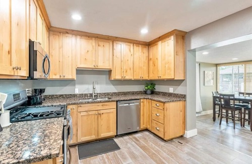 Lehi Casa | Lehi Luxe Escape | BBQ | Hot Tub | 3 King Beds