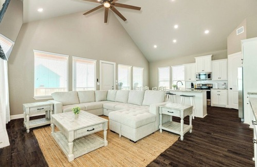 Freeport Casa | Lei Flower - Private Beach Access - Pet Friendly